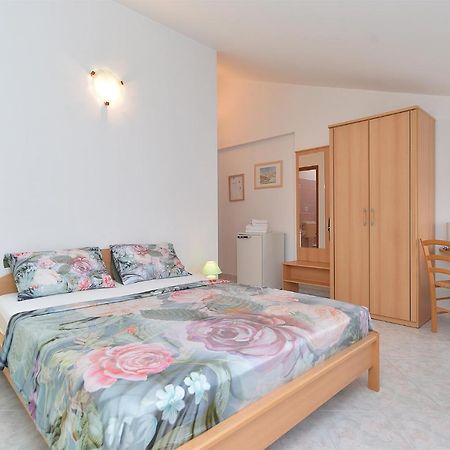 Apartments Mira 1293 法扎纳 外观 照片