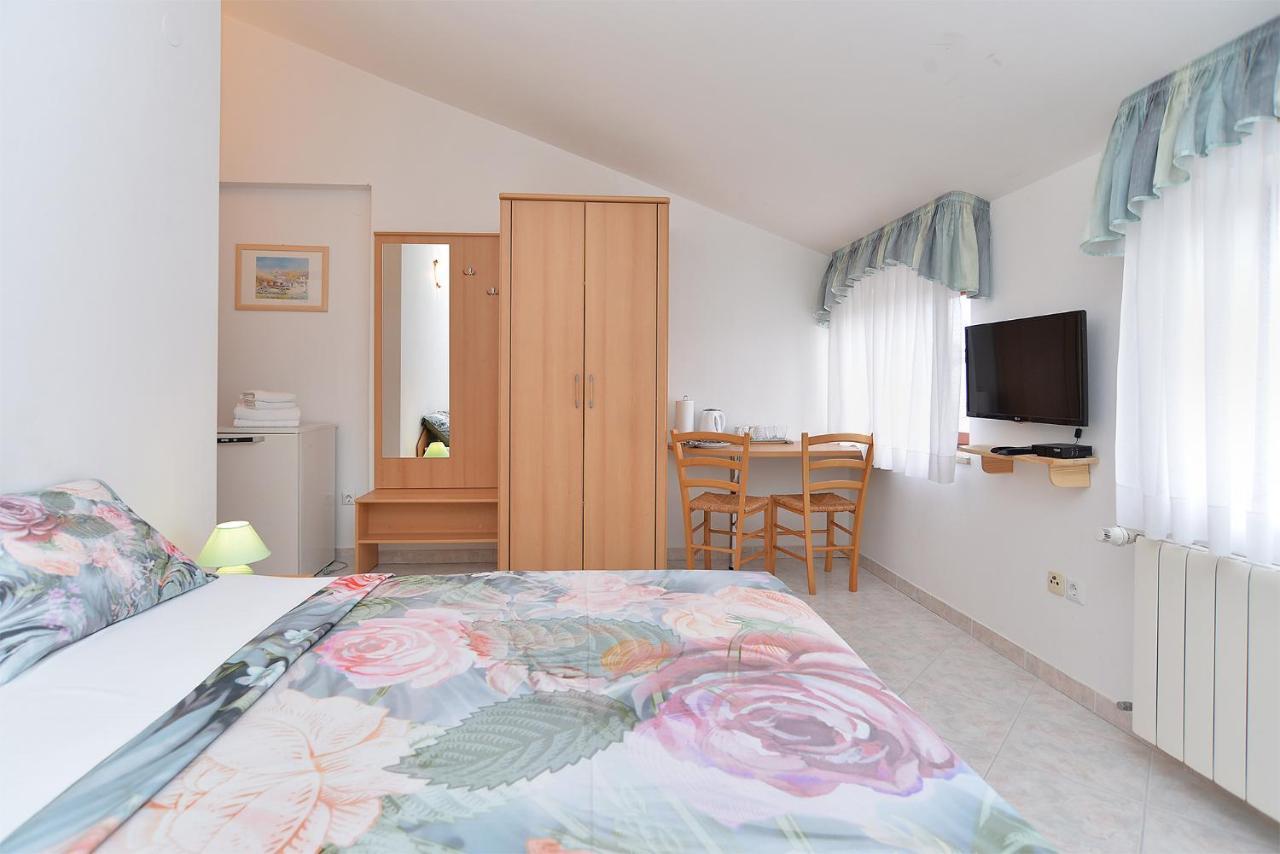 Apartments Mira 1293 法扎纳 外观 照片