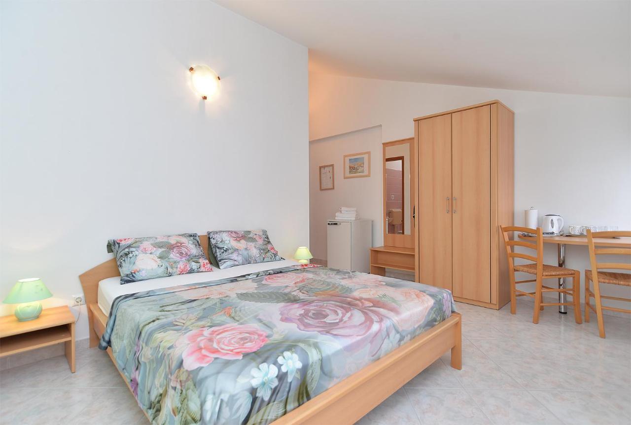 Apartments Mira 1293 法扎纳 外观 照片