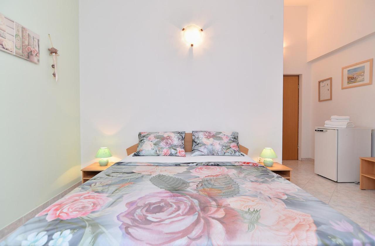 Apartments Mira 1293 法扎纳 外观 照片